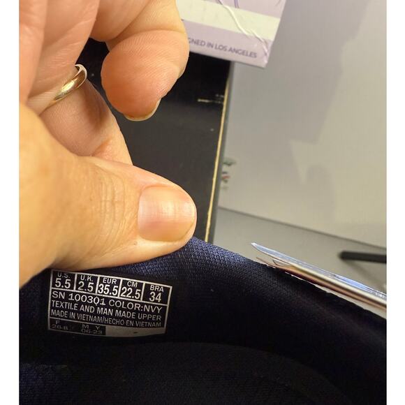 Skechers Vegan Navy Sneakers Relaxed Fit Size 5.5 New in Box - Picture 8 of 11